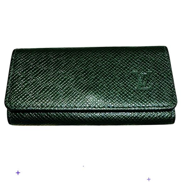 LOUIS VUITTON TAIGA 4 KEY HOLDER DARK GREEN NEW CONDITION - Picture 1 of 5